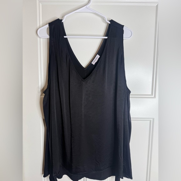 Women’s Nordstrom V-Neck Tank Tops - Black and White, 4X - Picture 7 of 16